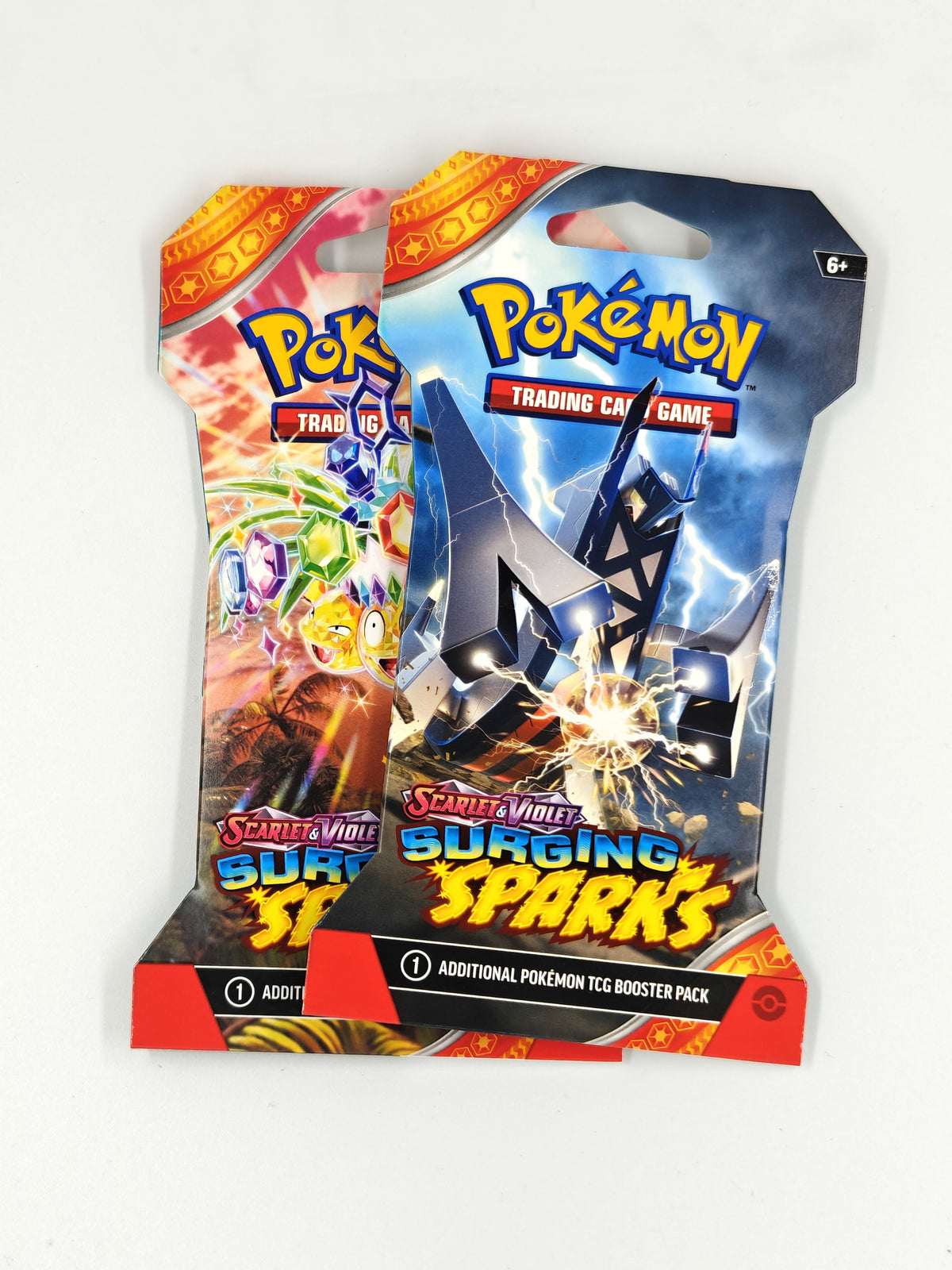 Pokemon - Scarlet & Violet – Surging Sparks Sleeved Blister Pakke - Tilfeldig Pack Art